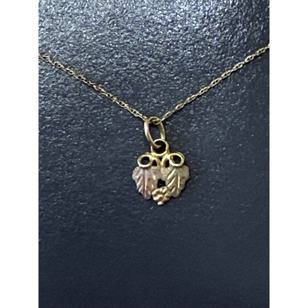 VTG Black Hills Gold 10K Grape Leaf Heart Shaped‎ Pendant 16” Necklace EUC - Picture 2 of 6